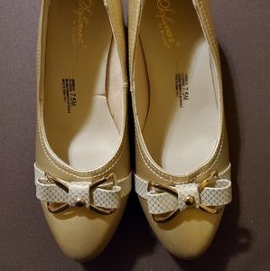 Sofwear by Beacon gold pumps